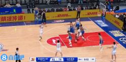 連續(xù)吃癟！克里斯先是籃下被李炎哲大帽&又被李炎哲生斷